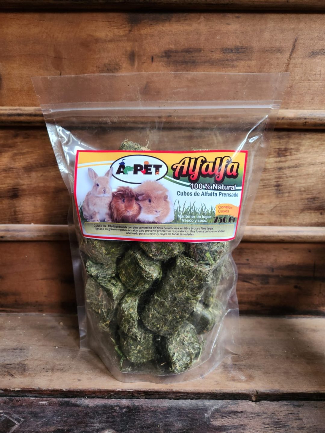 Cubos de Alfalfa prensados marca APET 750gr - x10unidades